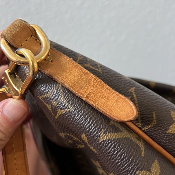 Louis Vuitton Monogram LV Turenne - Picture 4 of 16